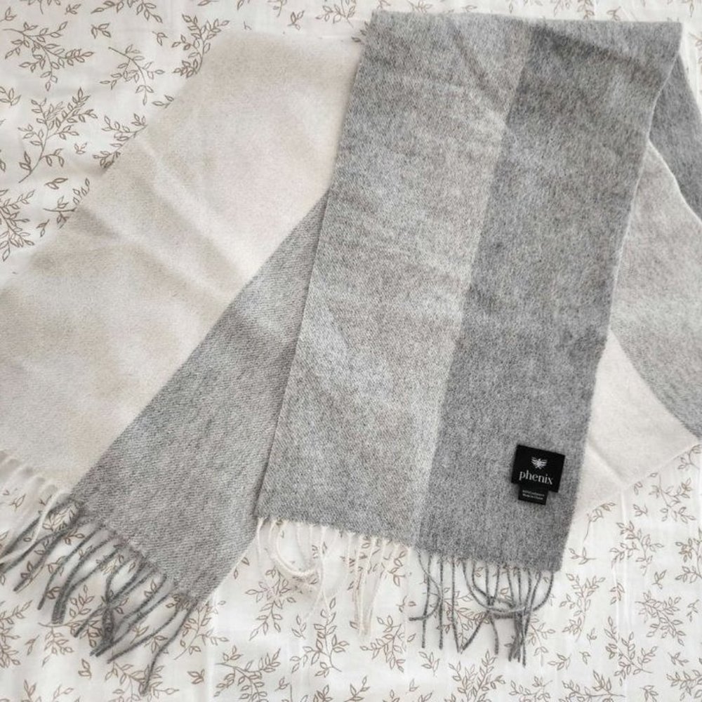NWOT Cashmere Grey White Scarf